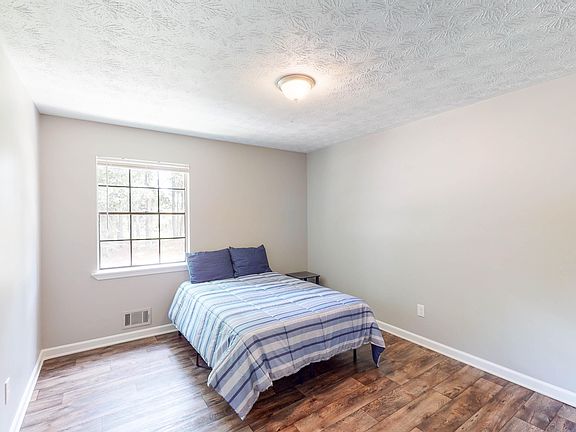 4th image of 488 Paul St #12767967