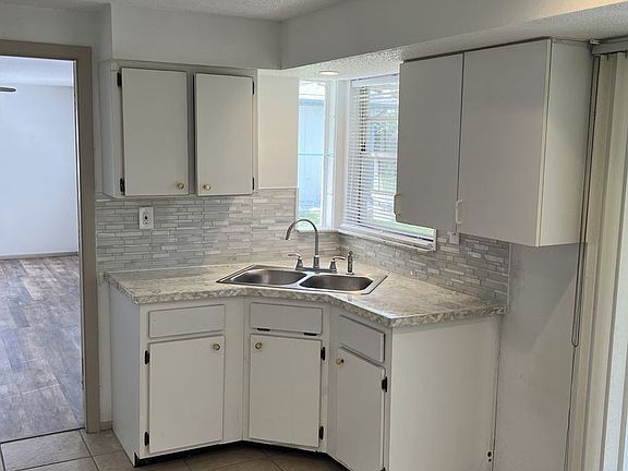 5th image of 533 Crandall St