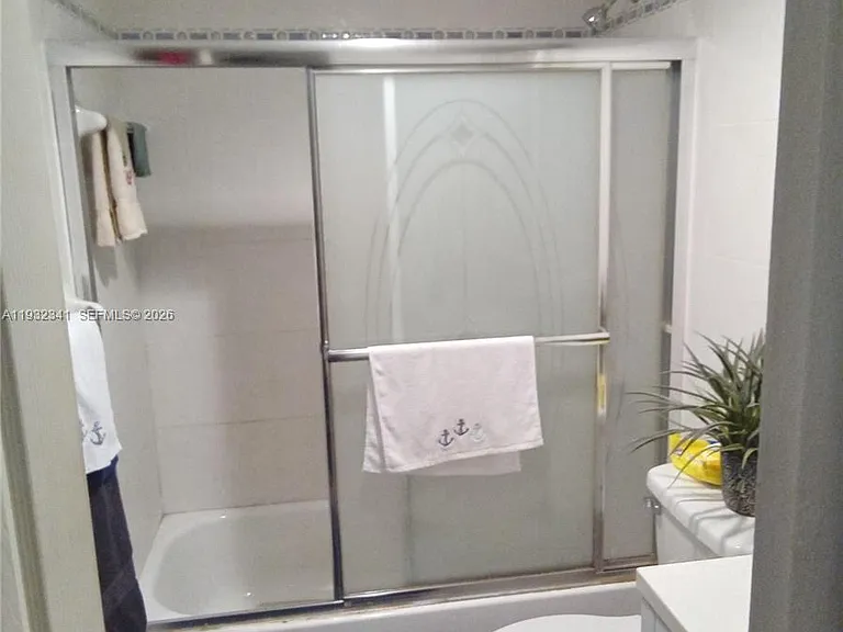 1000 Saint Charles Pl #L2 — Photo 14