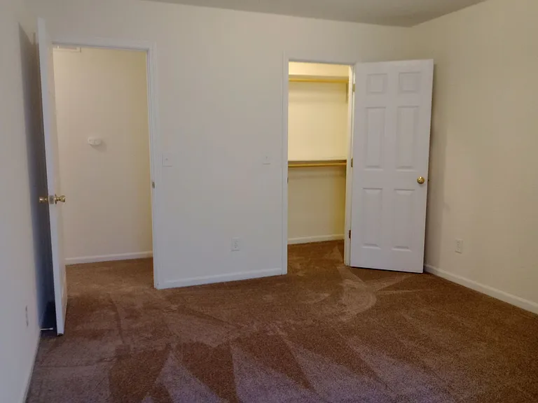 4304 - 4306 Caleb Court — Photo 30