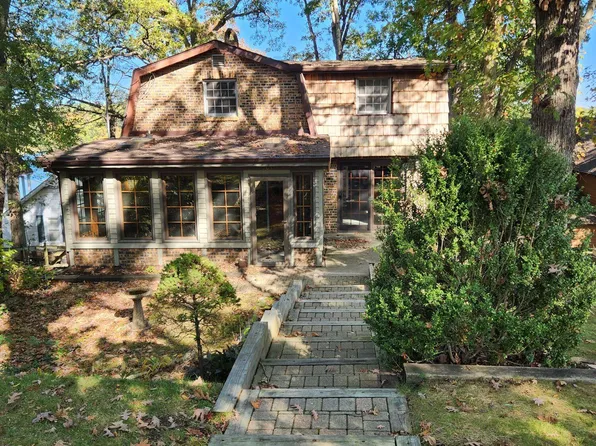 205 Spectacle Dr, Valparaiso, IN 46383