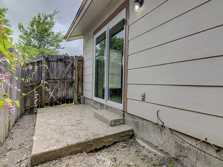 900 Sirocco Dr #B — Photo 21