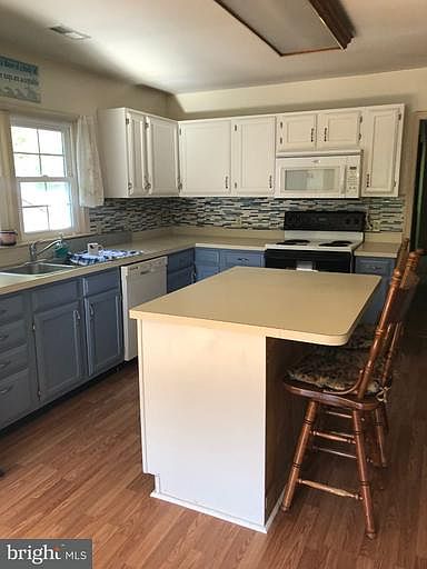 2nd image of 24695 Paradise Ln