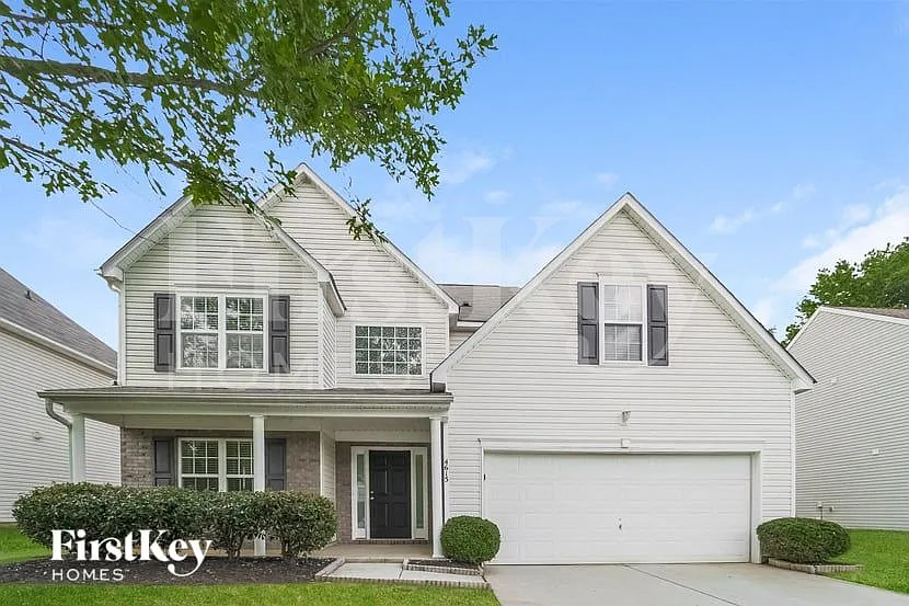 4 bed, 2.5 bath, 2393 sqft, $2,590 — Photo 2