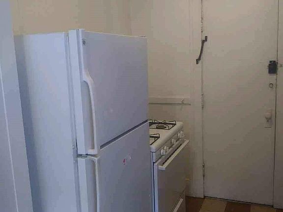 3rd image of 1370 West Blvd APT 4