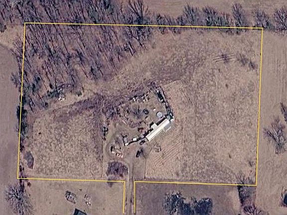 3rd image of 977 County Road 105