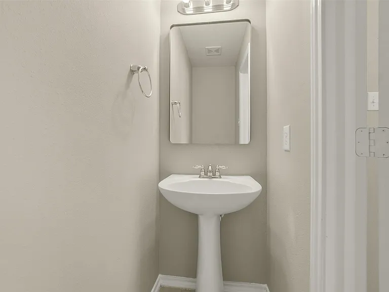 171 N Burberry Park Cir — Photo 17