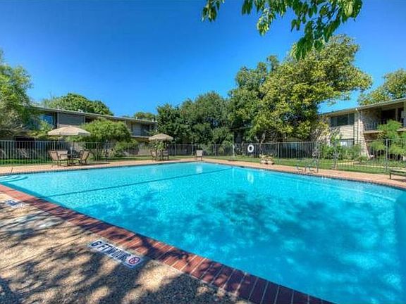 4th image of 1304 Mariposa Dr APT 242
