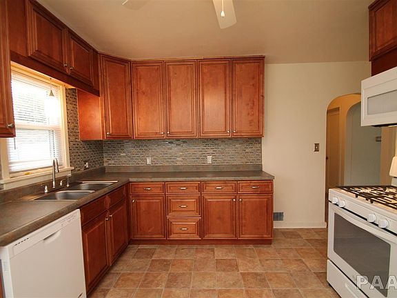 5th image of 2221 W Ayres Ave