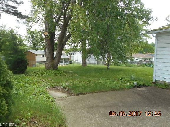 3rd image of 252 Lowrie Blvd