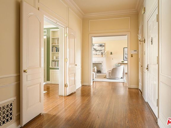 5th image of 248 S Hudson Ave