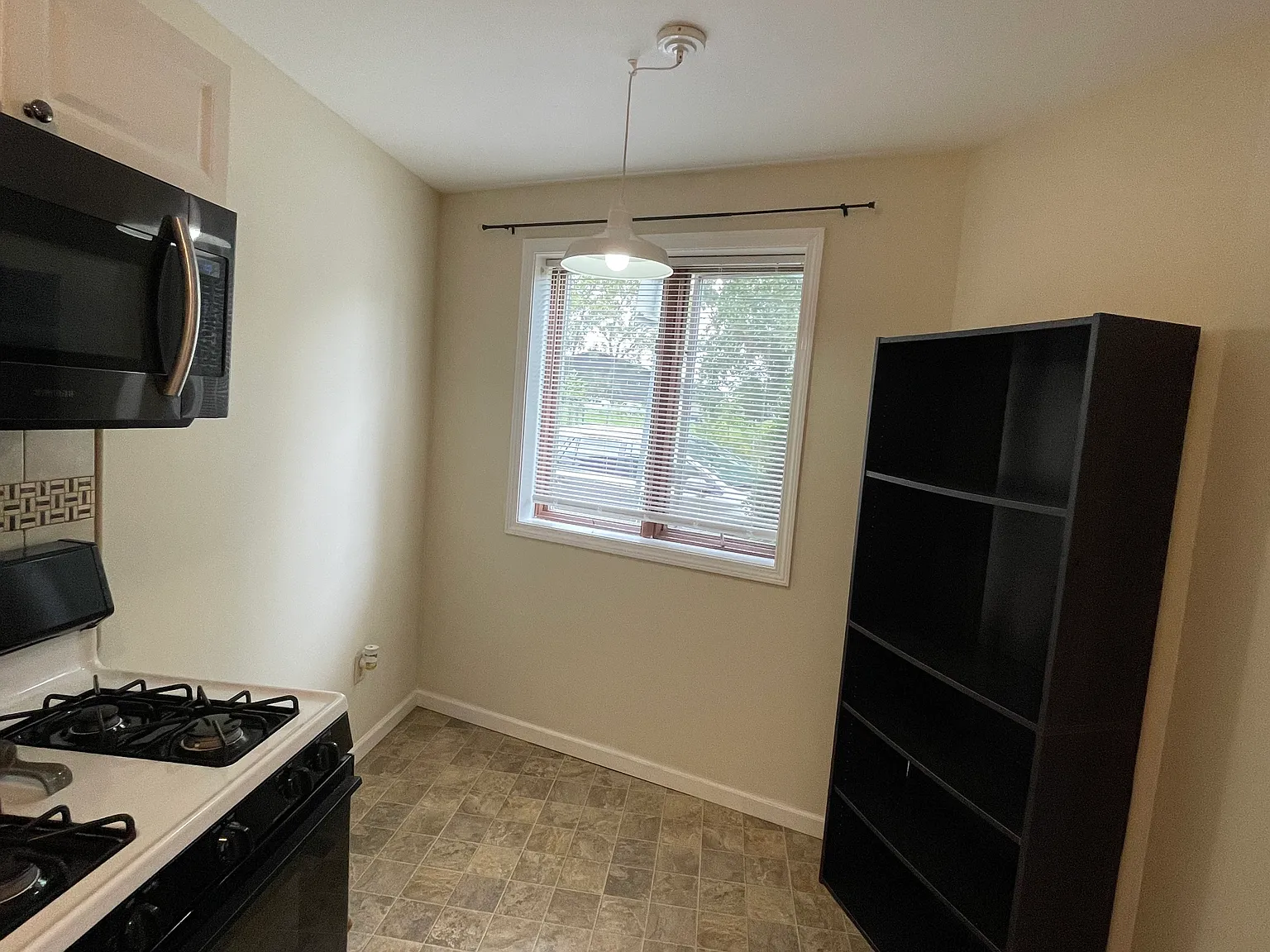 1 bed, 675 sqft, $1,000 — Photo 2
