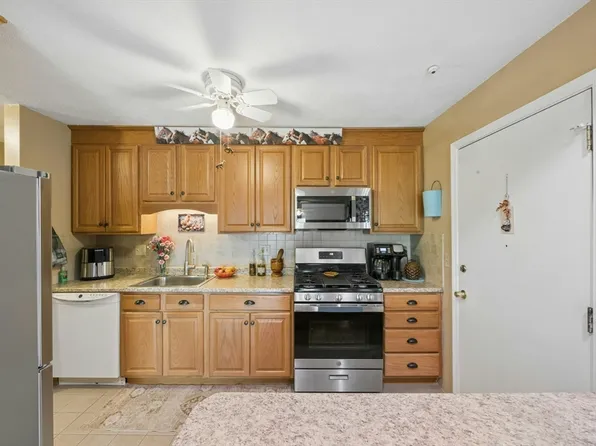 395 Merrimack St APT 42, Methuen, MA 01844