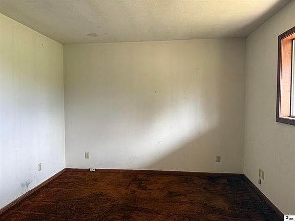 3rd image of 188 Peters Ln