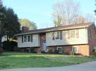 3994 Allison St, Hickory, NC 28601