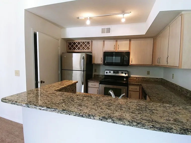 7330 Westpointe Blvd #431 — Photo 3