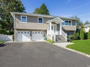 64 Smith St, Glen Cove, NY 11542