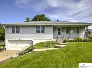 7564 Seward St, Omaha, NE 68114