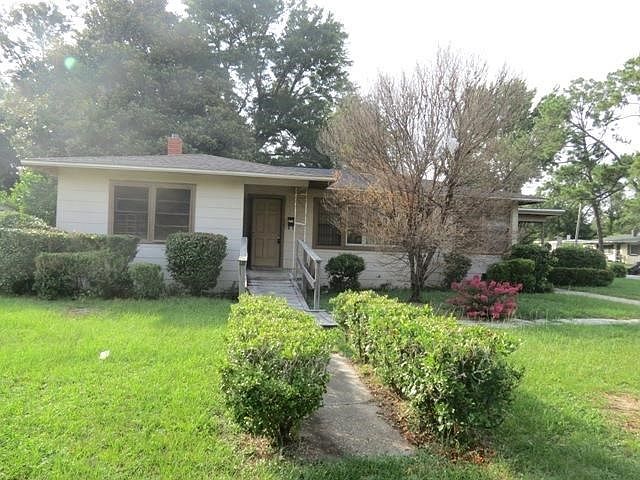 1st image of 1006 E Texar Dr
