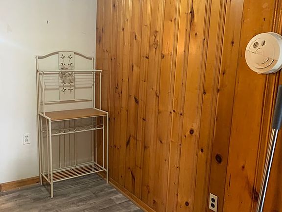 4th image of 5711 Howe St #825-6