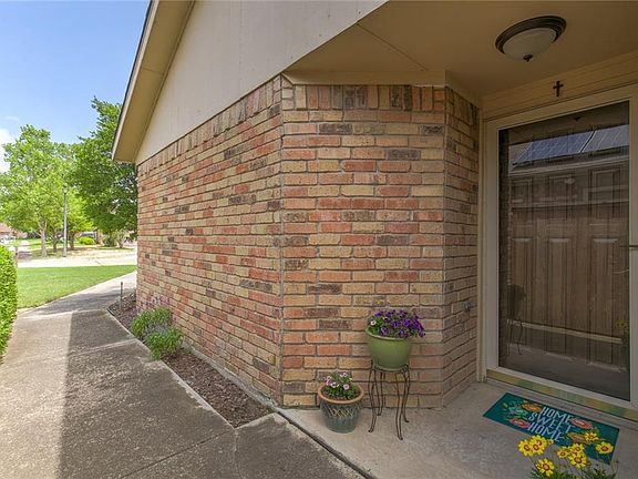 4th image of 2106 Artherfield Dr