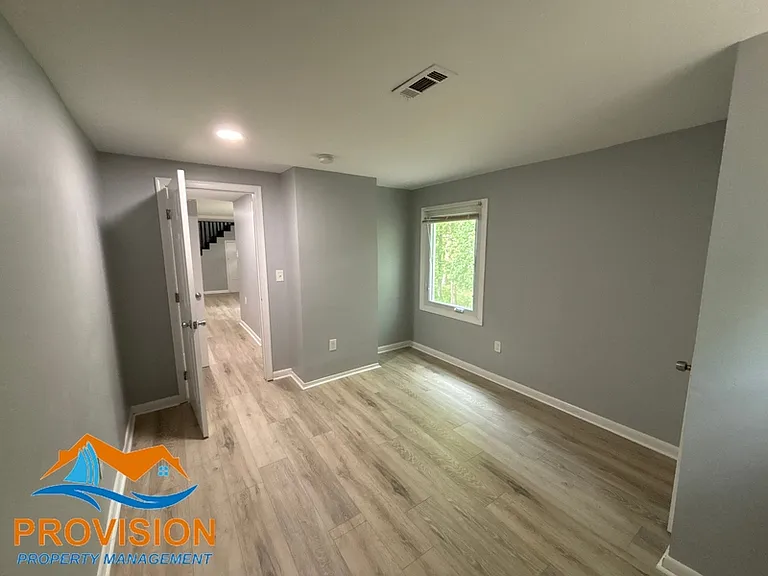 20 Washington Dr — Photo 25