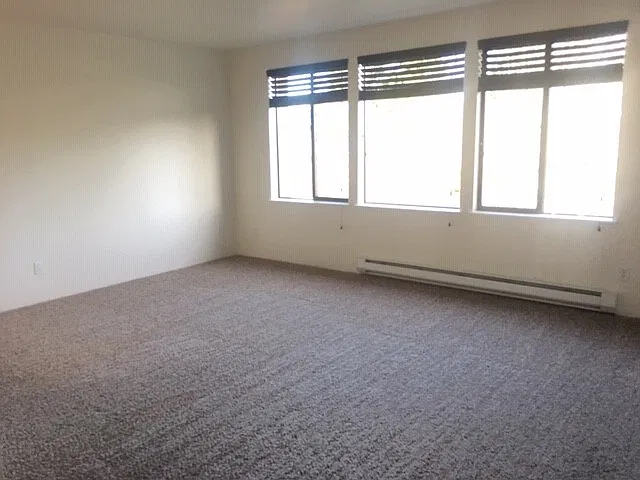 Charming 2 Bedroom 1 Bath Condo for Rent! — Photo 3