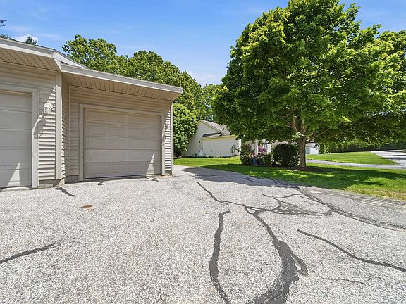 4th image of 31 Henderson Road #15
