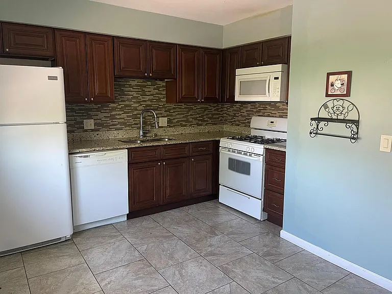 8260 Crestview Dr #4 — Photo 5