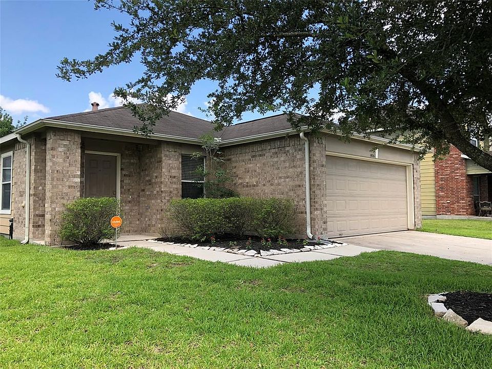 1st image of 1926 Serenata Ln