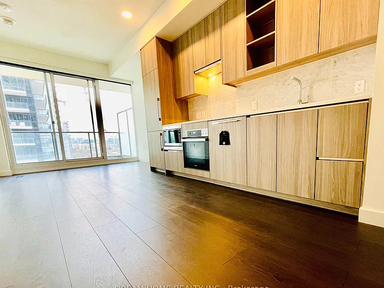 95 McMahon Dr #2107 — Photo 2