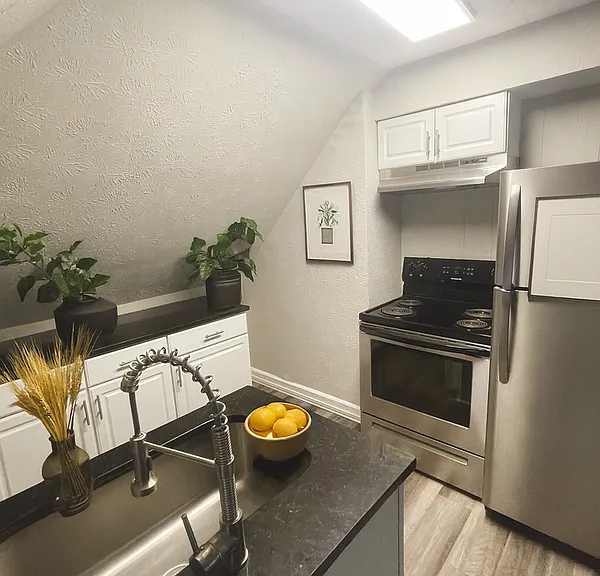 2135 Summit St #C — Photo 2