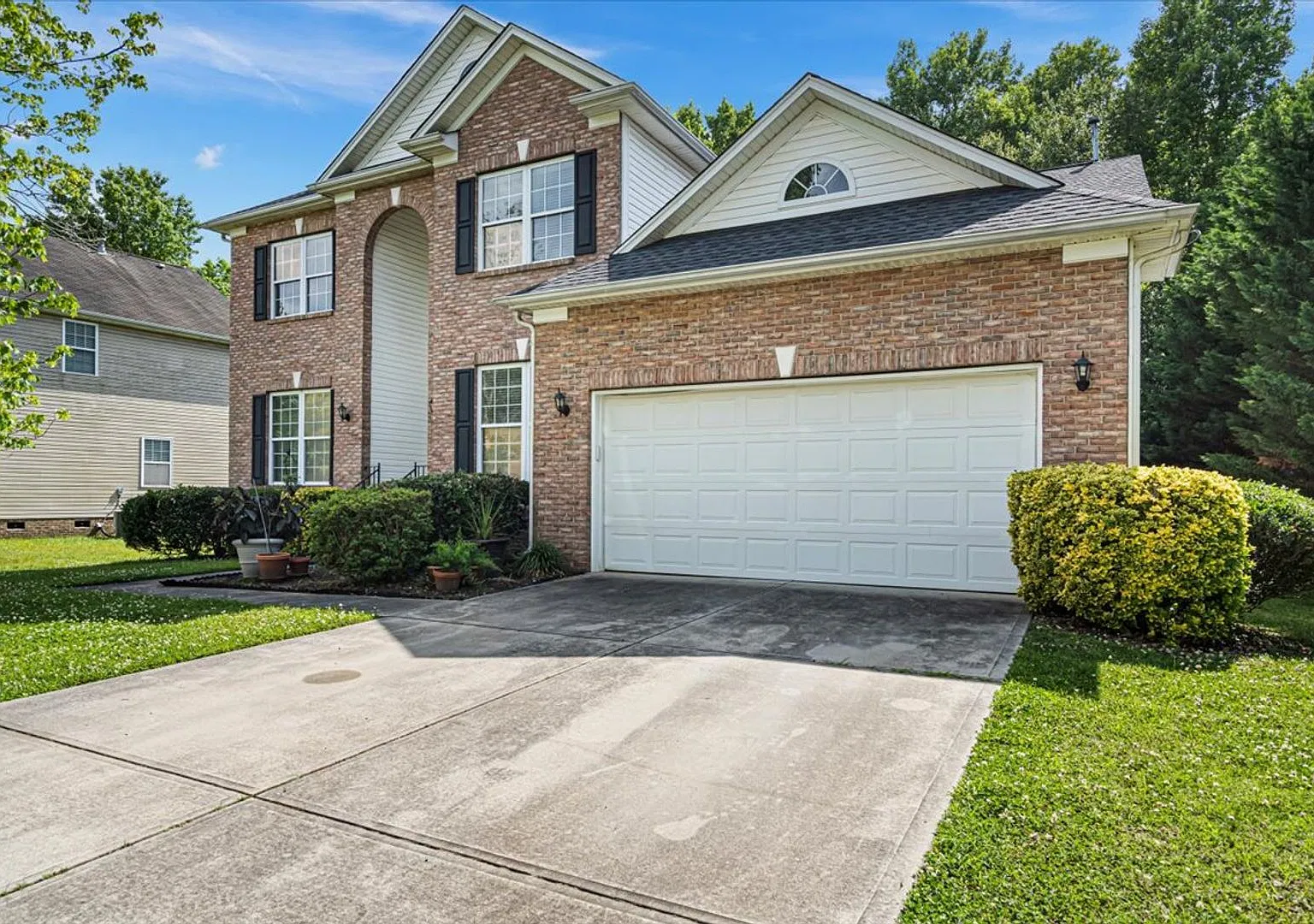 6 Bedrooms + 3,400 Sq Ft Near Ballantyne | 15114 Bridle Trace Ln, Pineville, NC 28134 — Photo 4