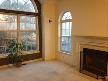 Living Room w FP