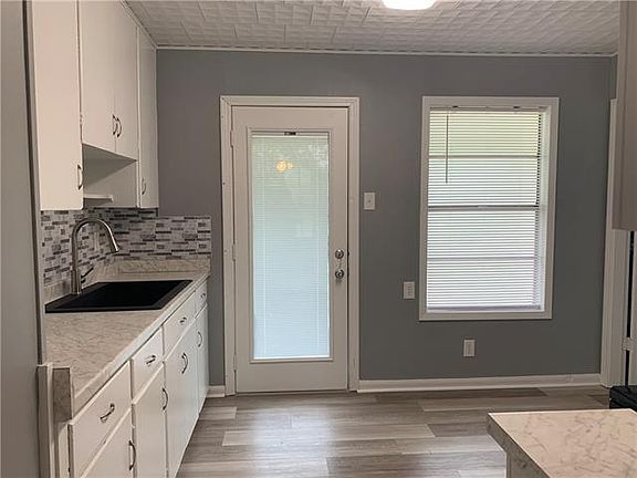 5th image of 227 Overhill Dr