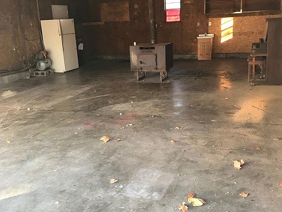3rd image of 718 S Emporia St