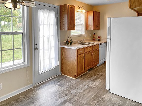 4th image of 3385 Summerfield Dr