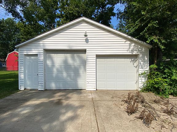 Detached Garage