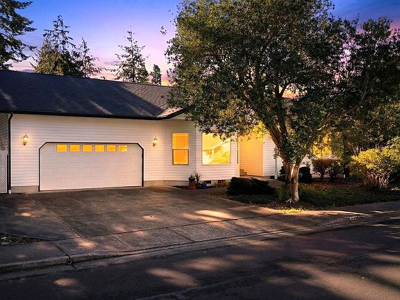 2nd image of 2284 21st St