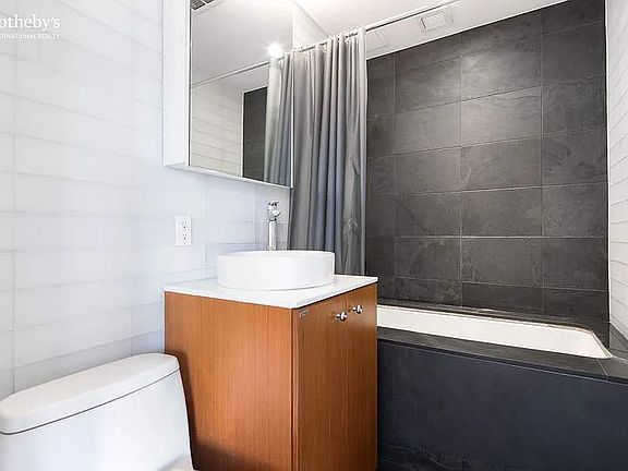 5th image of 425 E 13th St APT 5P