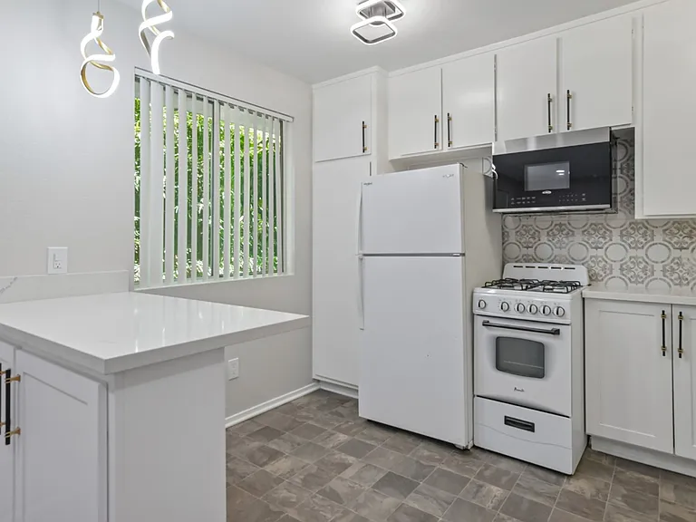 14420 Vista Real Apts — Photo 6
