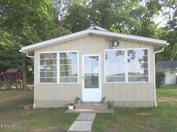 203 N Oak Ln, Coldwater, MI 49036