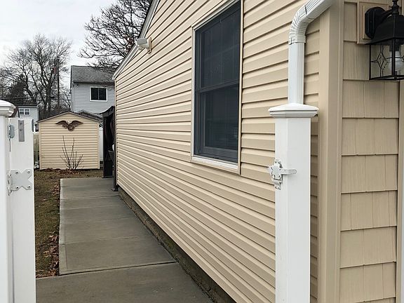 3rd image of 282 Eastlake Ave