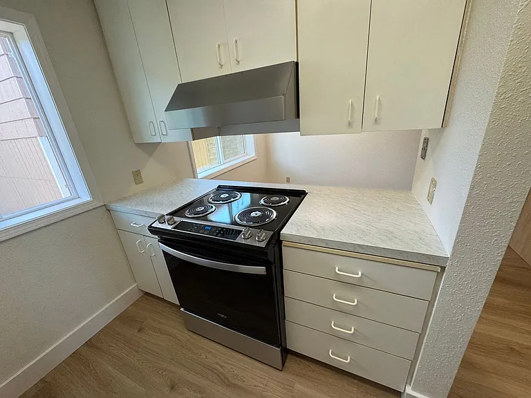 708 NE Avery St — Photo 40