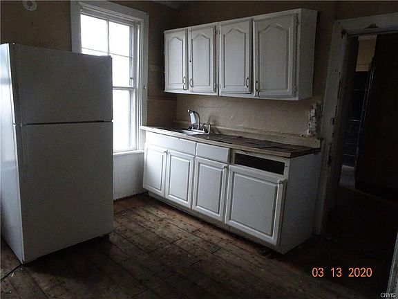 4th image of 1531 Seymour Ave