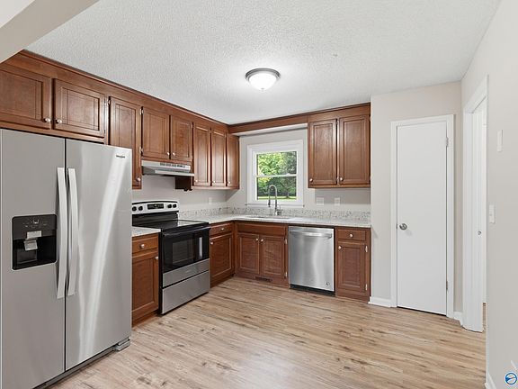4th image of 416 Walton Rd