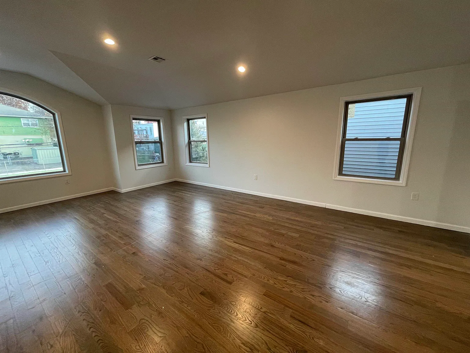 4 bed, 2.0 bath, $3,800 — Photo 3