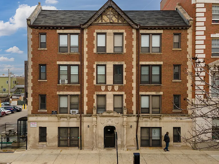 3345 N Marshfield Ave #302 — Photo 8