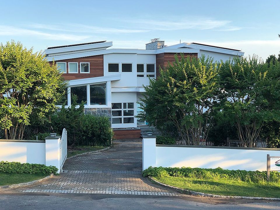 2nd image of 32 Aqua Dr