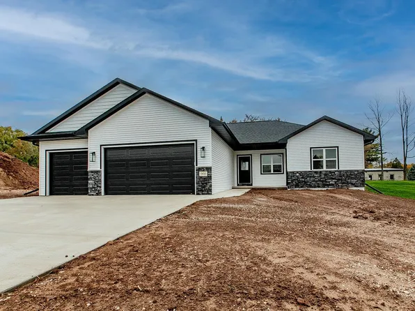 900 Moon Beam Ln, Manitowoc, WI 54220